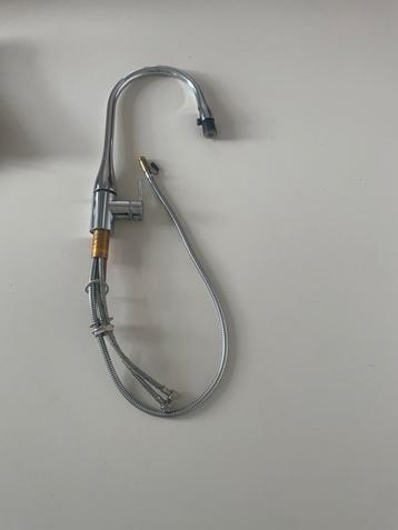 Keukenkraan met uittrekbare slang en lampje beschikbaar voor biedingen