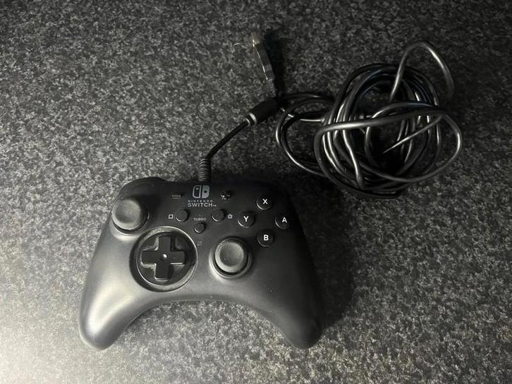 Nintendo Switch Wired Controller Black, Spelcomputers en Games, Games | Nintendo Switch, Zo goed als nieuw, Avontuur en Actie