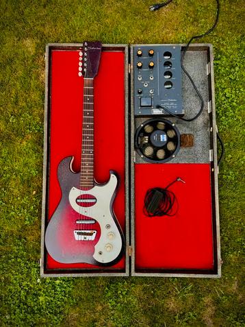 1962 Silvertone 1457 with amp in case beschikbaar voor biedingen