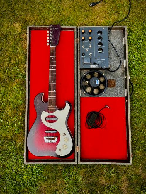 1962 Silvertone 1457 with amp in case, Muziek en Instrumenten, Snaarinstrumenten | Gitaren | Elektrisch, Gebruikt, Overige merken