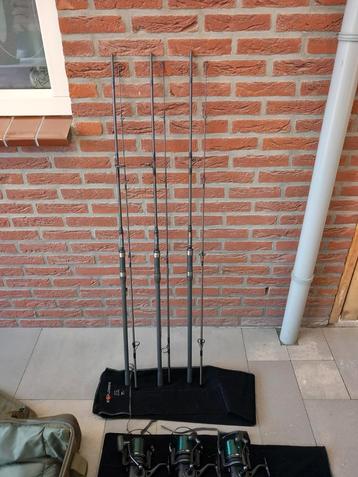 Zo goed als Nieuwe Fox Explorer 8/10ft Karperhengels.  beschikbaar voor biedingen
