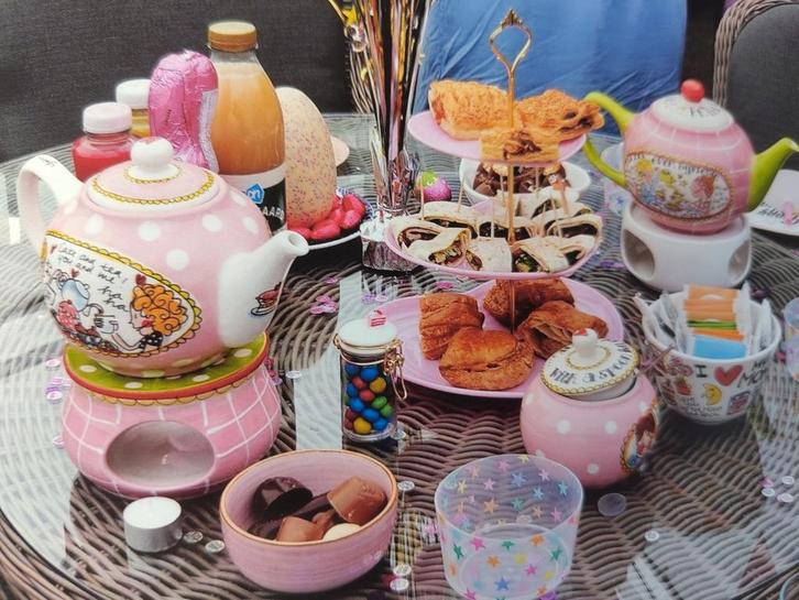 Blond Thee Servies - 18 delig - Hightea, Huis en Inrichting, Keuken | Keukenbenodigdheden, Zo goed als nieuw, Ophalen of Verzenden