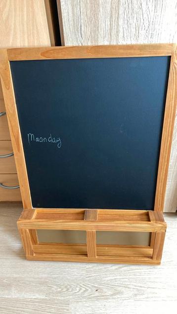 Memobord krijtbord met opbergruimte  beschikbaar voor biedingen