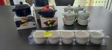 pannetjes en aardewerk schaaltjes beschikbaar voor biedingen