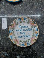 Fries Aardewerk Bord met Spreuk Van het concert des levens, Antiek en Kunst, Antiek | Wandborden en Tegels, Ophalen of Verzenden
