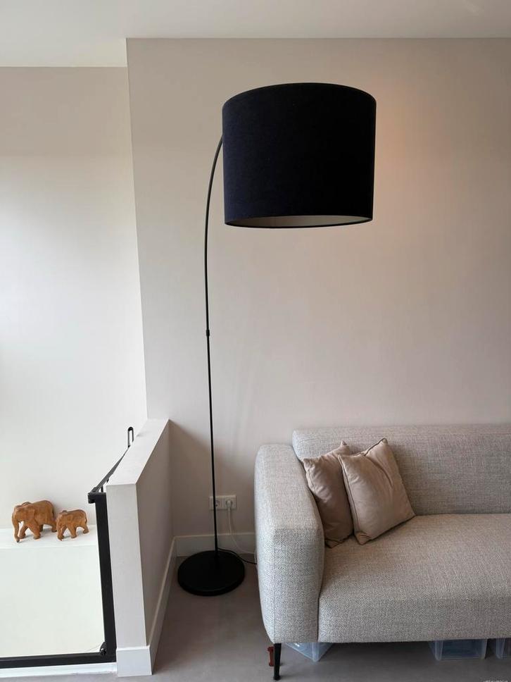 Elegante zwarte booglamp, Huis en Inrichting, Lampen | Vloerlampen, Zo goed als nieuw, 150 tot 200 cm, Metaal, Ophalen