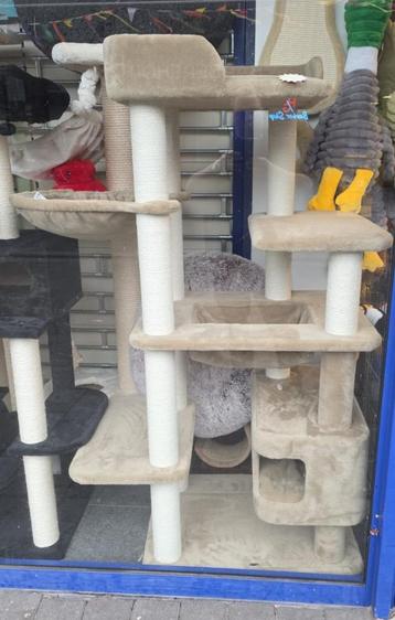 Krabpaal Brunna taupe - 165 cm hoog -  van € 299 nu € 250,- beschikbaar voor biedingen