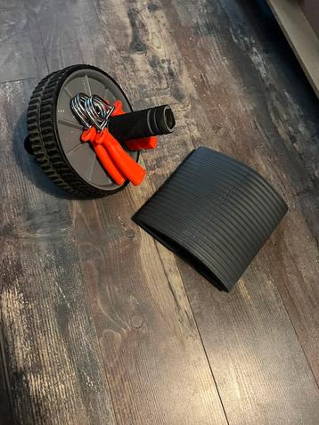 Ab roller met kniematje + handgrijper beschikbaar voor biedingen
