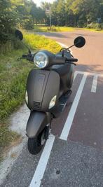 AGM scooter - moet weg, Fietsen en Brommers, Snorfietsen en Snorscooters, Gebruikt, Benzine, Ophalen, Overige merken