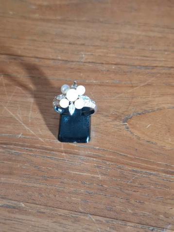 Zilveren ring.  beschikbaar voor biedingen