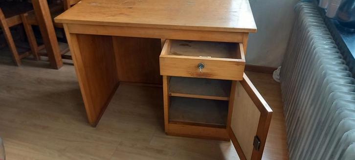 Bureau, massief beukenhout, 1950 retro school,  lessenaar, Huis en Inrichting, Bureaus, Gebruikt, Bureau, Ophalen