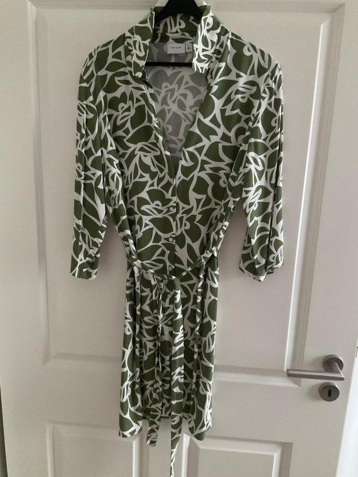 Nagenoeg nieuw VILA blousejurk VIMORAS olijfgroen/wit mt.40, Kleding | Dames, Jurken, Nieuw, Maat 38/40 (M), Overige kleuren, Onder de knie