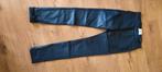 Nieuw leather look zwarte broek maat 146/152, Ophalen of Verzenden, Nieuw, Meisje, Broek