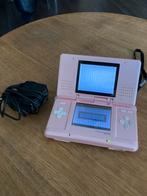 Nintendo DS Pink, Spelcomputers en Games, Spelcomputers | Nintendo DS, Met beschermhoes of tas, Gebruikt, Roze, DS Original of Phat