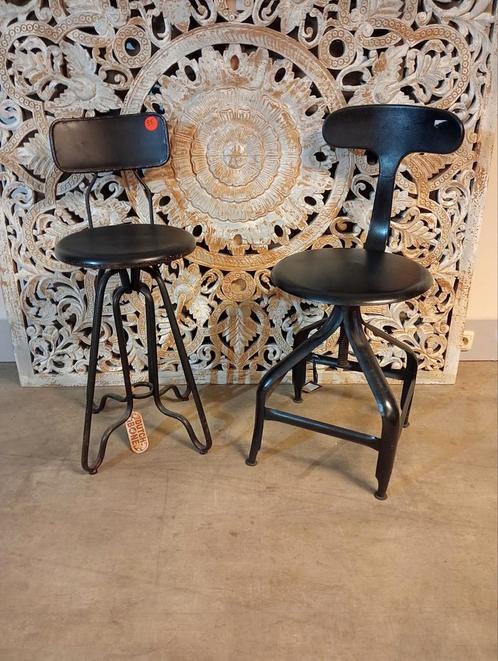 Set industriële metalen barkrukken Dutch Bone nu samen €100, Huis en Inrichting, Barkrukken, Nieuw, 60 tot 90 cm, Metaal, 2 krukken