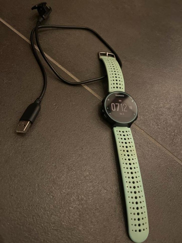 Garmin Forerunner 235 - werkt nog prima!, Sieraden, Tassen en Uiterlijk, Sporthorloges, Gebruikt, Blauw, Afstand, Waterdicht, Ophalen of Verzenden