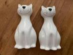 2 witte poezen beeldjes / luchtbevochtigers/ vaasjes, Verzamelen, Beelden en Beeldjes, Ophalen of Verzenden, Nieuw, Dier