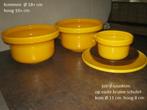 dek schalen, saus- juskom bord, Driehoek Huizen, model Laren, Ophalen of Verzenden, Aardewerk, Effen, Schaal of Schalen