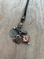 zwart leren koord ketting met hangers 55 cm, Gebruikt, Zwart, Ophalen of Verzenden, Overige materialen
