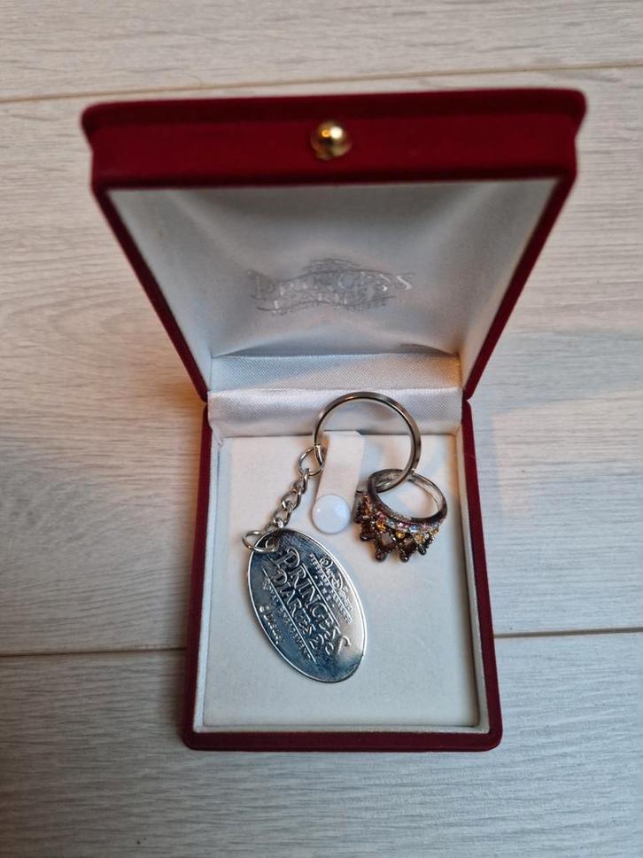 2001 the princess diaries ring en sleutelhanger sieraad, Verzamelen, Film en Tv, Ophalen of Verzenden