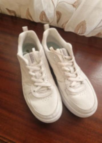 Witte Skechers sneakers gympen kunstleer maat 39,5 beschikbaar voor biedingen