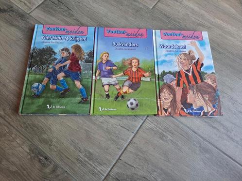 Voetbal meiden 
- buikvlinders
- waardeloos
- niet klein te, Boeken, Kinderboeken | Jeugd | onder 10 jaar, Gelezen, Ophalen of Verzenden