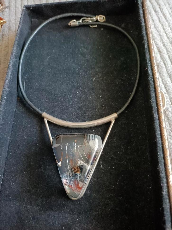 Leuke ketting met driehoekige steen, Sieraden, Tassen en Uiterlijk, Kettingen, Ophalen of Verzenden