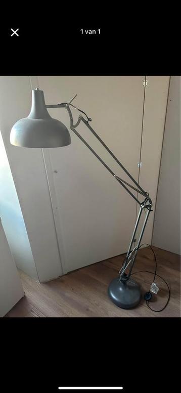 Lamp beschikbaar voor biedingen