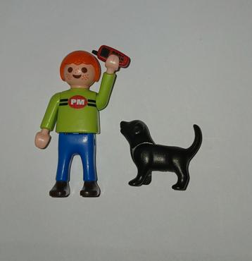 Playmobil figuur kind met hondje ene telefoon  beschikbaar voor biedingen