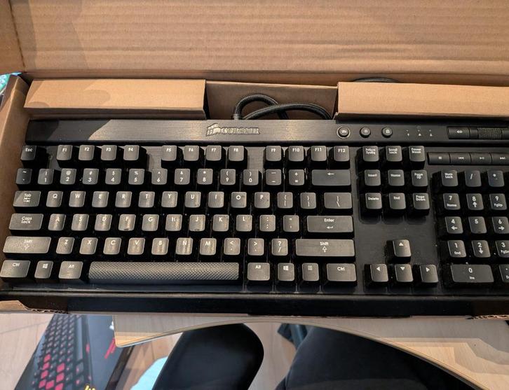 Corsair Vengeance K70 Mechanisch Toetsenbord, Computers en Software, Toetsenborden, Gebruikt, Qwerty, Bedraad, Gaming toetsenbord