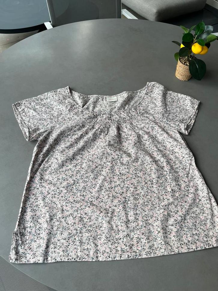 Grijs/wit/roze/groen gebloemd Jackpot blousje, mt 40 = 44, Kleding | Dames, Blouses en Tunieken, Zo goed als nieuw, Maat 42/44 (L)