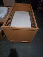 Mooi houten baby ledikantje, Ophalen, Zo goed als nieuw, Ledikant