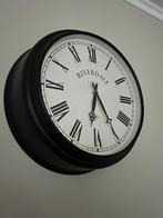 Riverdale Klok - Stijlvol Design, Huis en Inrichting, Woonaccessoires | Klokken, Ophalen, Gebruikt, Analoog, Wandklok