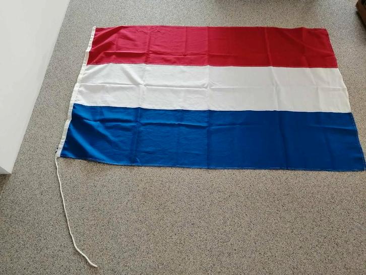 Nederlandse vlag met vlaggenstokhouder, Diversen, Vlaggen en Wimpels, Zo goed als nieuw, Ophalen