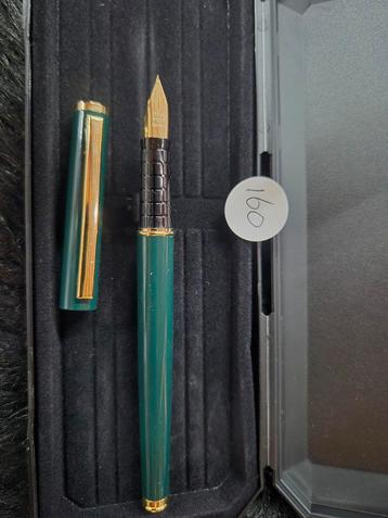 Vintage groene vulpen beschikbaar voor biedingen