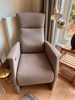 Prominent Sta-op Stoel - Grijs-Beige, Elektrisch, Huis en Inrichting, Fauteuils, Ophalen, Minder dan 75 cm, Zo goed als nieuw