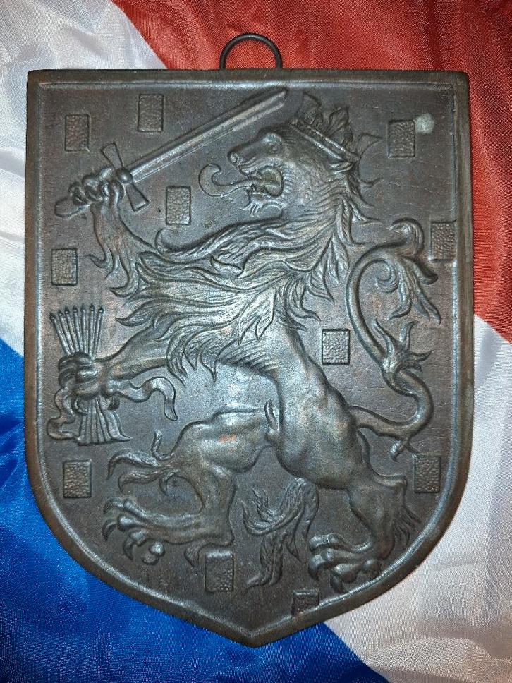WW2 Nederlands wapenschild met ingekrast jaartal 1941, Verzamelen, Militaria | Tweede Wereldoorlog, Nederland, Ophalen of Verzenden