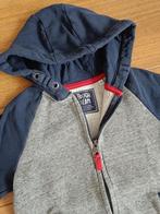 Vest met capuchon C&A maat 128 donkerblauw en grijs, Gebruikt, C&A, Trui of Vest, Ophalen of Verzenden