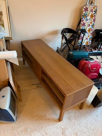 Mediakast hout (13nov op te halen) beschikbaar voor biedingen