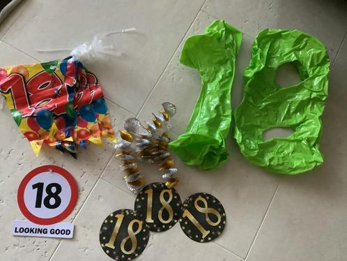 Versiering verjaardag 18 jaar opblaas cijfers vlaggenlijn, Hobby en Vrije tijd, Feestartikelen, Zo goed als nieuw, Versiering