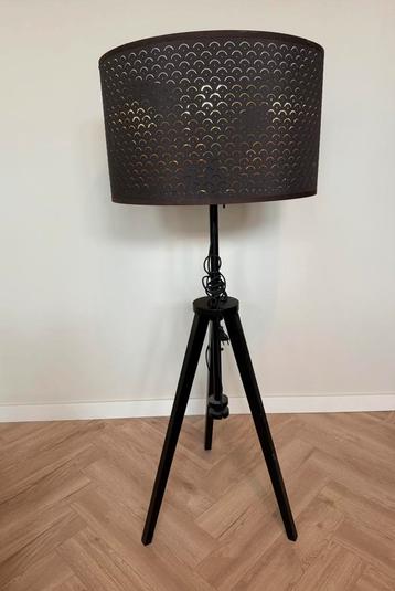 Ikea stalamp met bijpassende lampenkappen (2x)