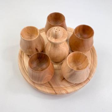 Handgemaakte houten tequila set beschikbaar voor biedingen