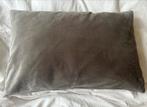 Grijs kussen - RAW Interiors, Ophalen of Verzenden, Zo goed als nieuw, Grijs, Rechthoekig