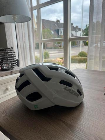 Lazer TEMPO Kineticore Race fietshelm wit beschikbaar voor biedingen