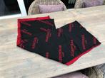 Balenciaga Sjaal XXL Scarf Zwart Rood Nieuw, Ophalen of Verzenden, Nieuw, Overige maten, Muts