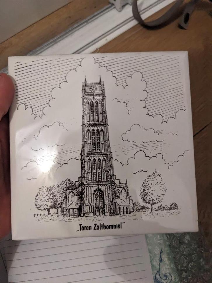 Souveniertegel Zaltbommel toren, Antiek en Kunst, Antiek | Wandborden en Tegels, Ophalen of Verzenden