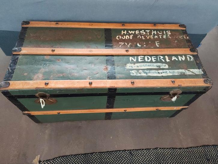 Oude groene reiskoffer met opschrift, Antiek en Kunst, Antiek | Overige Antiek, Ophalen