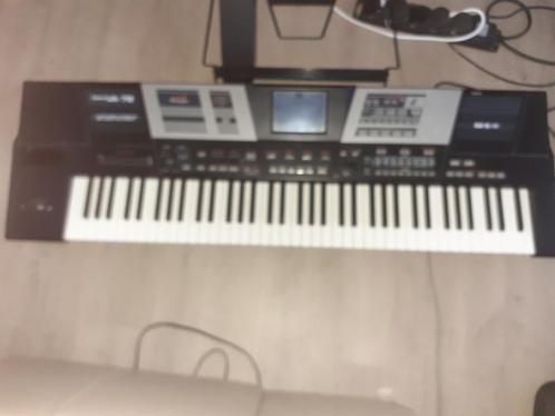 Keyboard, Muziek en Instrumenten, Keyboards, Zo goed als nieuw, Roland, Met standaard, Ophalen of Verzenden