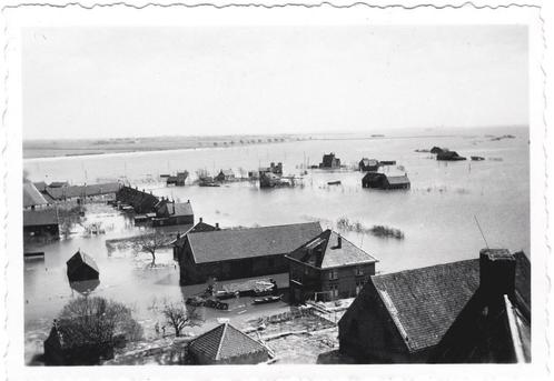 Foto Brouwershaven 1953 Watersnood - Zicht Kerktoren 2- Ramp, Verzamelen, Foto's en Prenten, Gebruikt, Foto, Overige onderwerpen