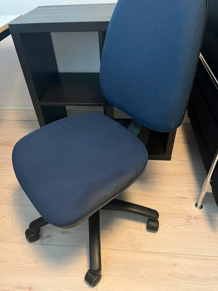 Bureaustoel donkerblauw, Huis en Inrichting, Bureaustoelen, Gebruikt, Blauw, Ergonomisch, Ophalen